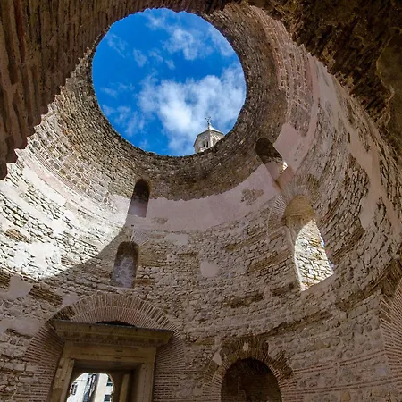 Διαμέρισμα And Poesia *