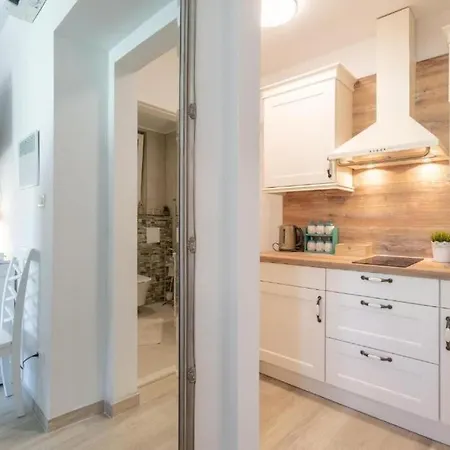 Appartement And Poesia