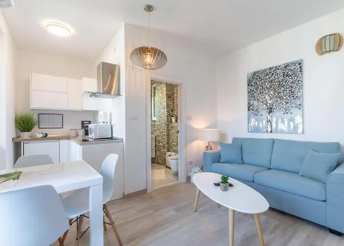 And Poesia Lägenhet Split