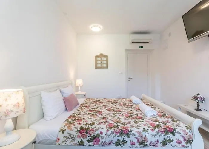 And Poesia Lägenhet *