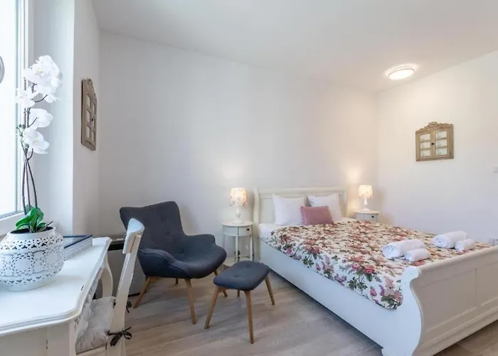 Lägenhet And Poesia