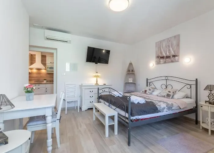 And Poesia Lägenhet *