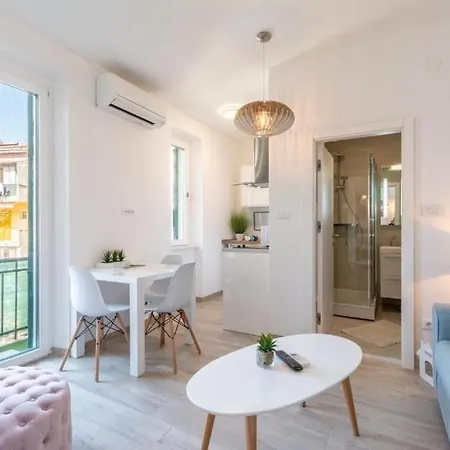And Poesia Apartment
